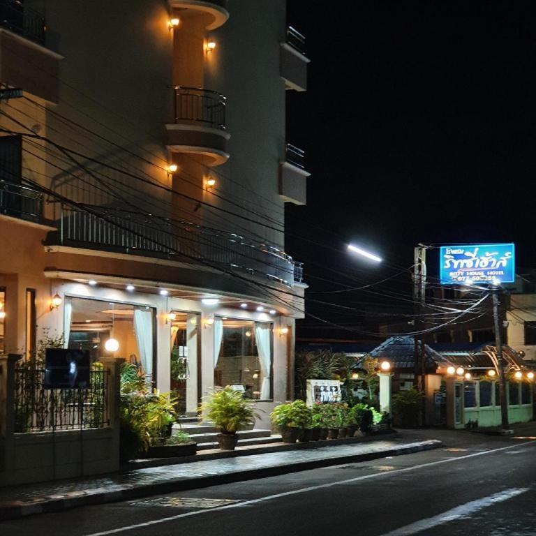 Ritzy House Hotel Csumphon Kültér fotó