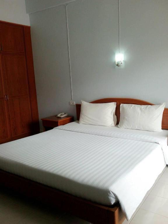 Ritzy House Hotel Csumphon Kültér fotó