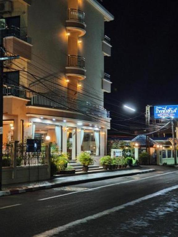 Ritzy House Hotel Csumphon Kültér fotó