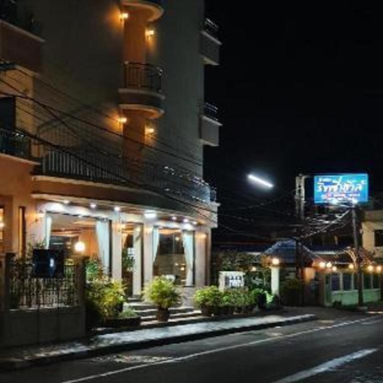 Ritzy House Hotel Csumphon Kültér fotó
