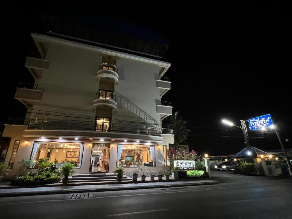 Ritzy House Hotel Csumphon Kültér fotó