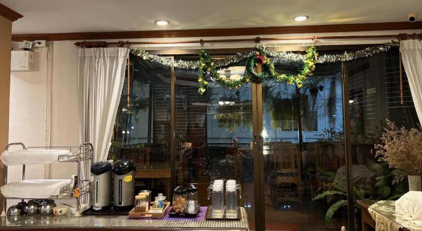 Ritzy House Hotel Csumphon Kültér fotó