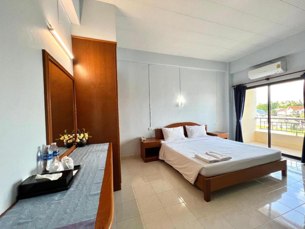 Ritzy House Hotel Csumphon Kültér fotó